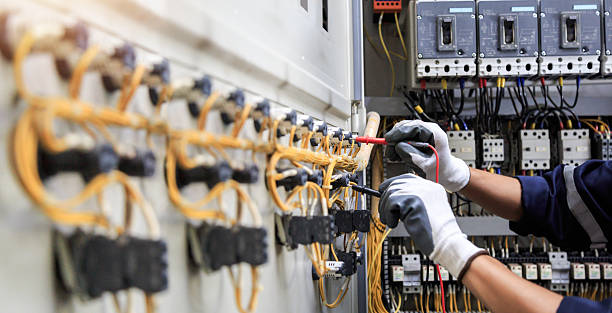 Professional Electrician technician working in Roslyn Estates, NY